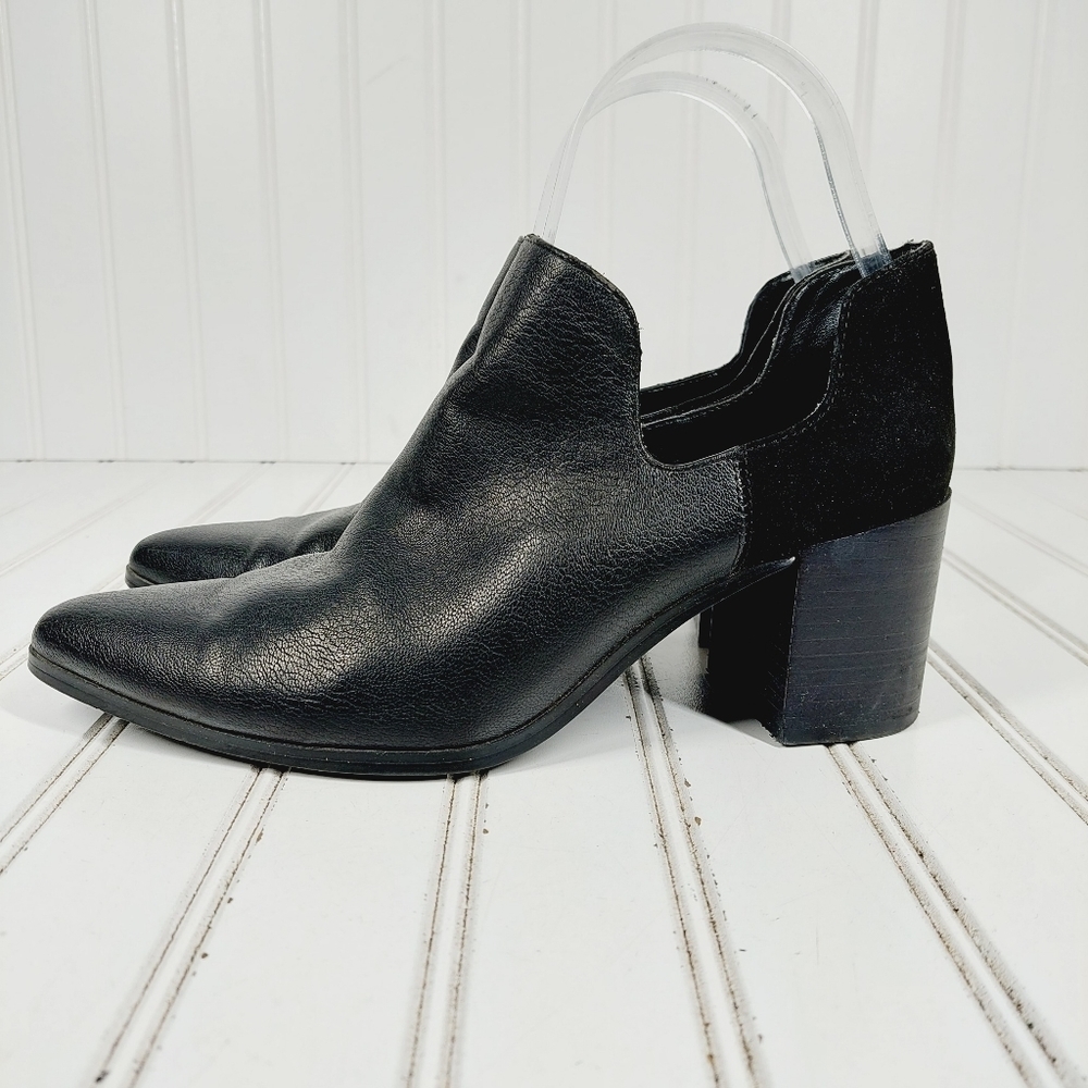 Charles David Black Leather Slip On Cut Out Block Heel Ankle Boots D833